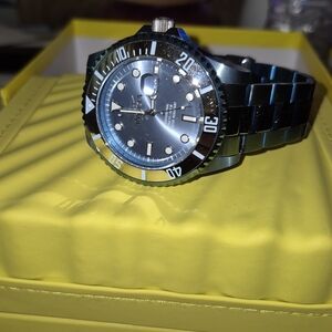 Invicta Men's Watch -blue on sun ray blue dial with silver unidirectional bezel.